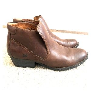 Born brown leather boots!